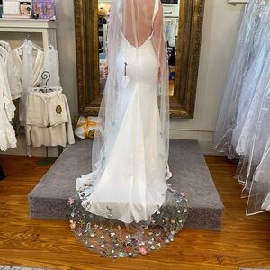 Gorgeous custom appliqué wedding veil, brand new